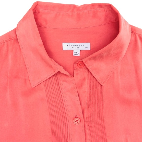 Equipment Femme Blouse, Silk Blend, Short Sleeves, Pleated Details, Size Medium - Picture 3 of 7